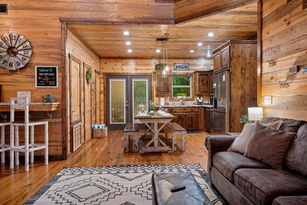 Broken Bow Beauty! King Suite, Hot Tub, Arcade, Wraparound Porch ภายนอก รูปภาพ