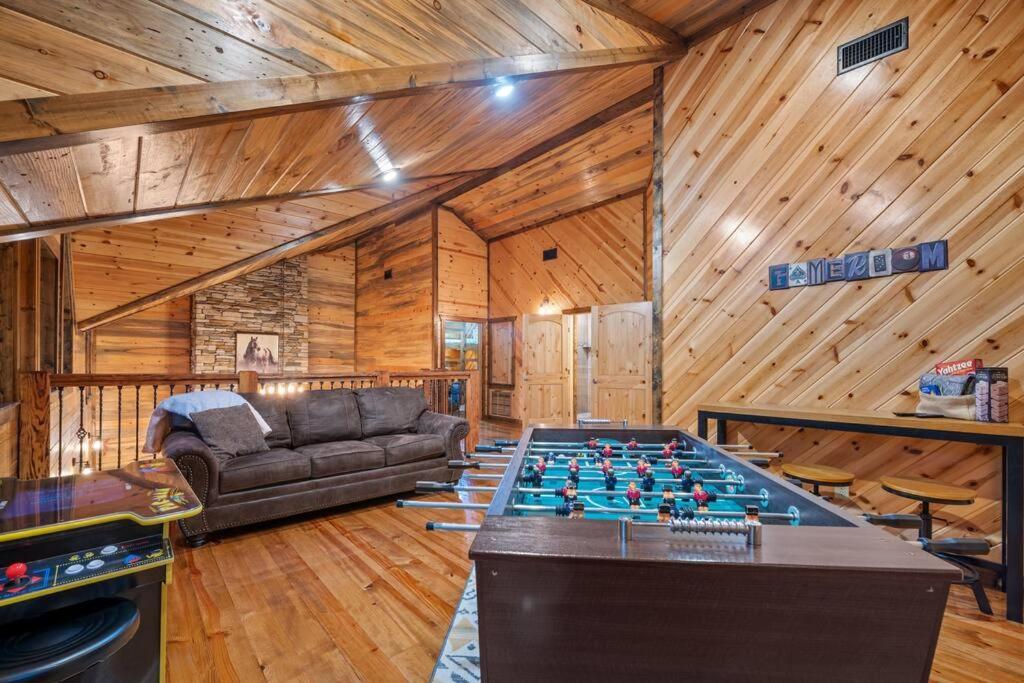 Broken Bow Beauty! King Suite, Hot Tub, Arcade, Wraparound Porch ภายนอก รูปภาพ